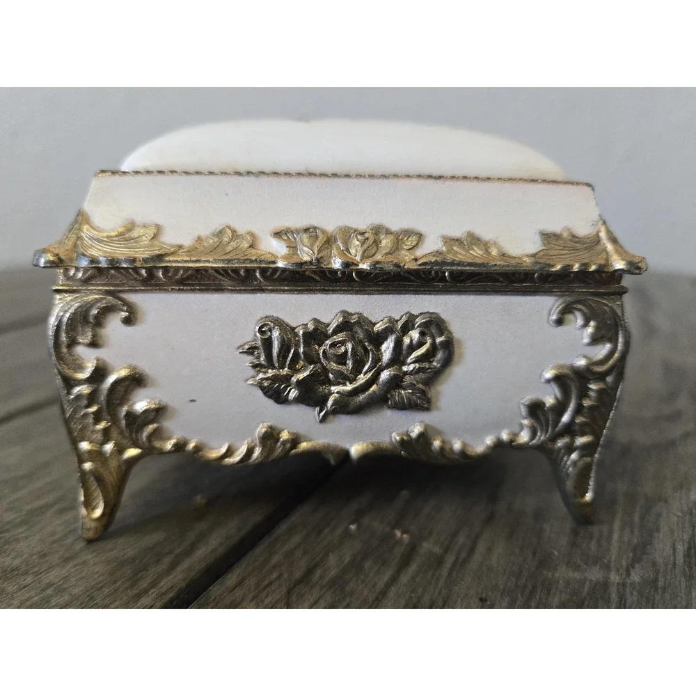 Beautiful Mele Footed Musical Jewelry Box Pink Roses Gold Trim & Lining Trinket